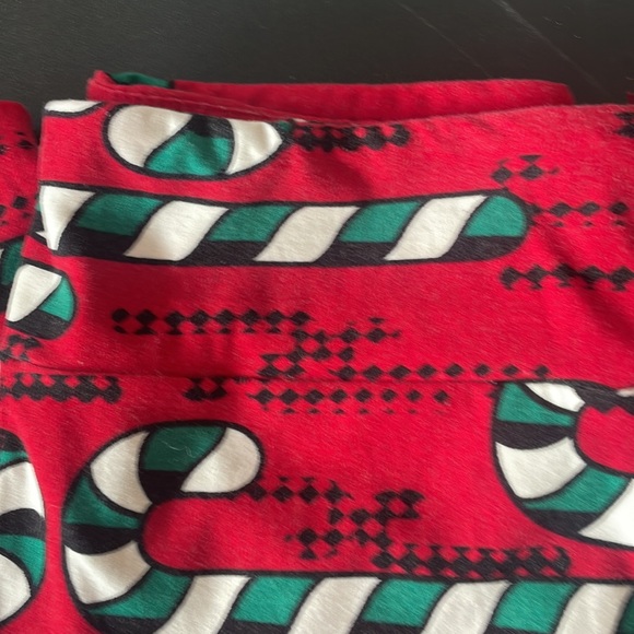 LuLaRoe one size leggings - vintage Christmas candy canes - Picture 3 of 4